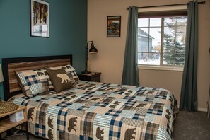 3 bedrooms, desk, iron/ironing board, free WiFi