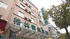 A multi-story building with a sign indicating it is a hotel.