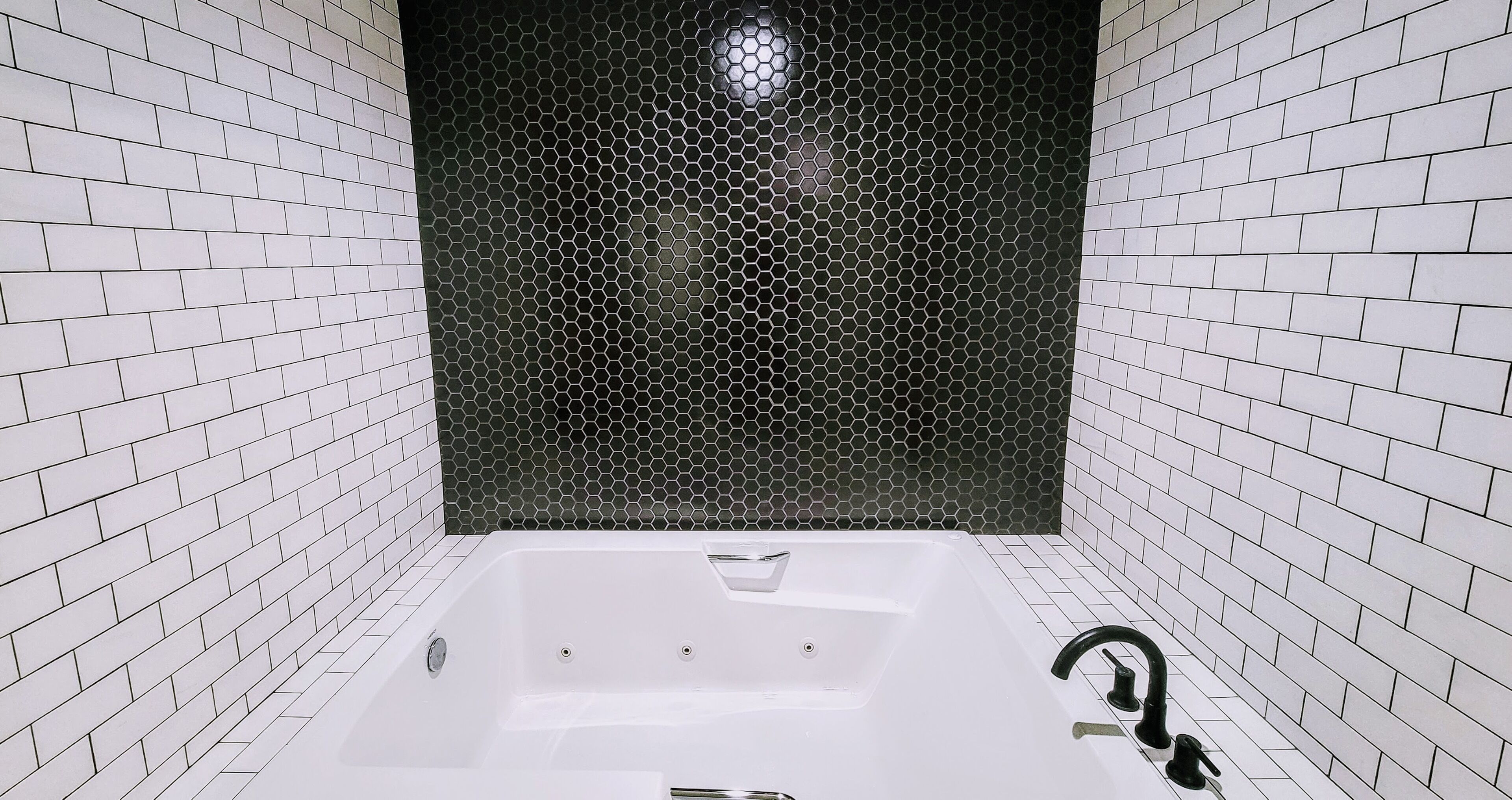 Kamar Single, 1 Tempat Tidur King, Bebas Asap Rokok, jet tub | Kamar mandi | Handuk