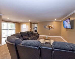 Large Family Room - Modern Ranch - Minutes From Downtown! (Birmingham)