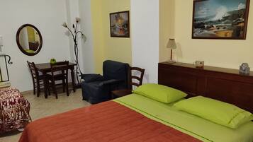 1 camera, ferro/asse da stiro, lenzuola