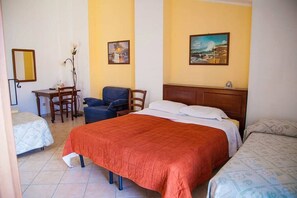 1 camera, ferro/asse da stiro, lenzuola