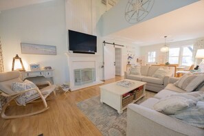 Smart-TV, videospill, bøker og stereoanlegg