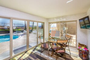 Interior - Trendy Getaway + Pool, Spa, Game Room, Views (Lake Havasu City)