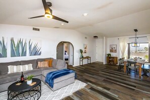 TV, stereo, offices - Trendy Getaway + Pool, Spa, Game Room, Views (Lake Havasu City)