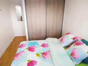 1 chambre, fer et planche Ă repasser, Wi-Fi gratuit, draps fournis