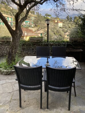 Outdoor dining - House of Mar-can accommodate up to 16 people with House of Nini CITRA 010047-LT-0124 (Recco)