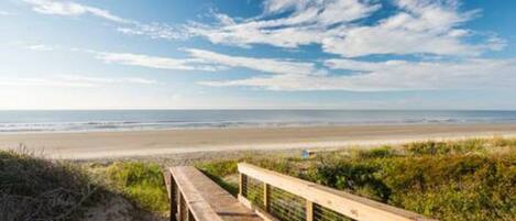Plage à proximité, chaises longues