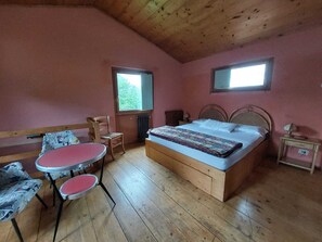 4 bedrooms, iron/ironing board, travel crib, free WiFi