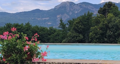 Villa Iris with private pool, 4 bedrooms, panoramic view, walk to restaurant