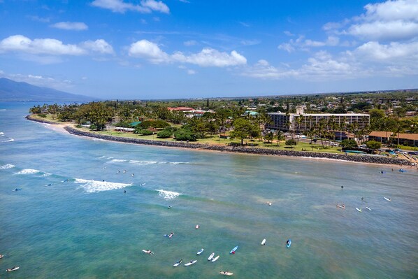 A coastal area with a beach, ocean, and a large hotel complex. - Island Surf Resort, breathtaking ocean view, in the heart of the action (Kihei)