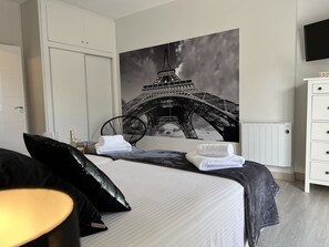 5 bedrooms, WiFi, bed sheets