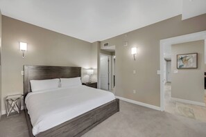 3 bedrooms, desk, iron/ironing board, WiFi