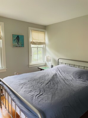 3 عدّة غرف نوم ومكواة/لوح كي وواي فاي مجانًا وملاءات أسرّة