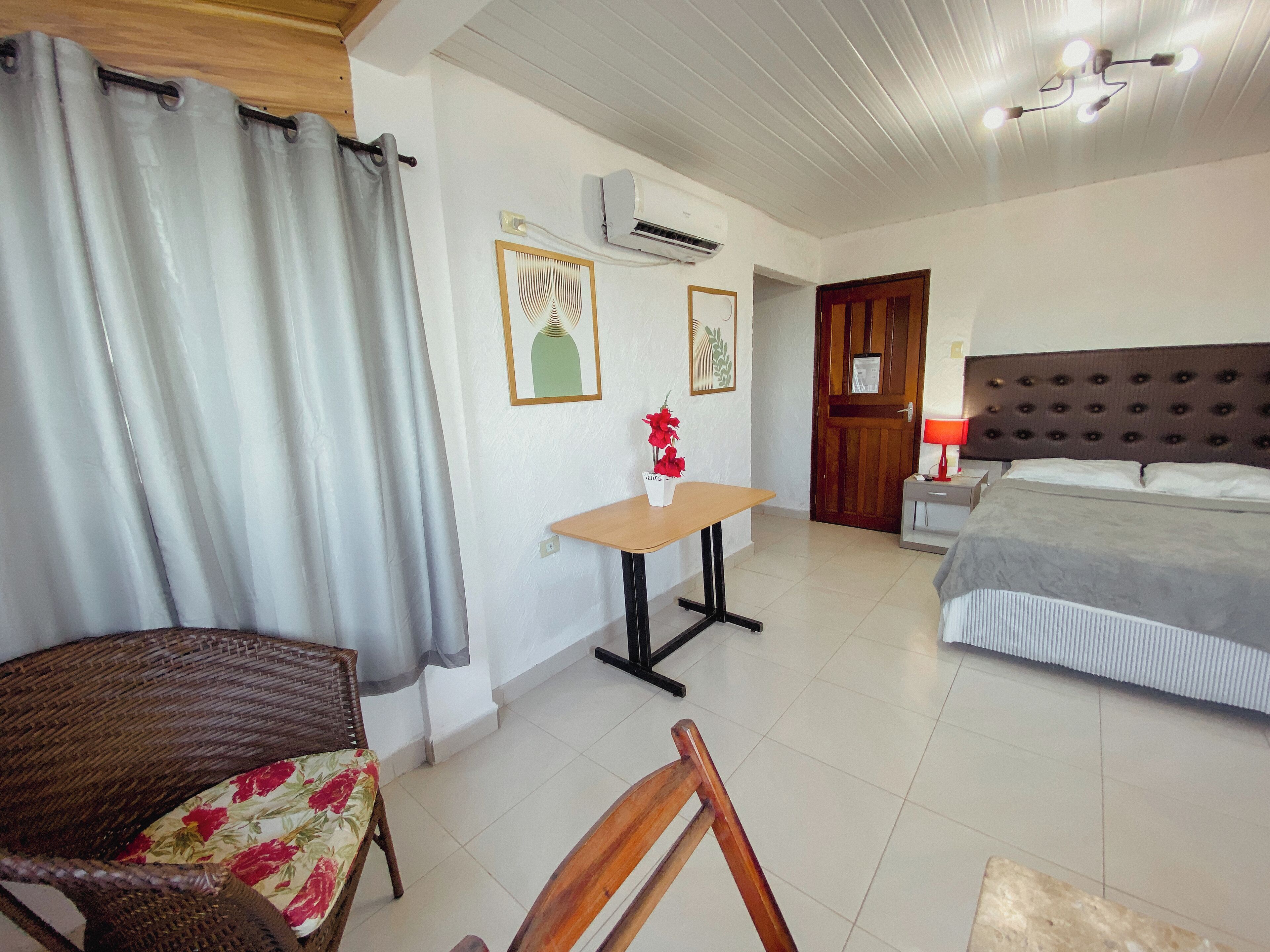 deluxe double or twin room | 1 bedroom, minibar, desk, blackout curtains