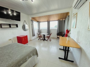 Kamar Double atau Twin Deluks | Minibar, meja kerja, tirai kedap cahaya, dan Wi-Fi gratis