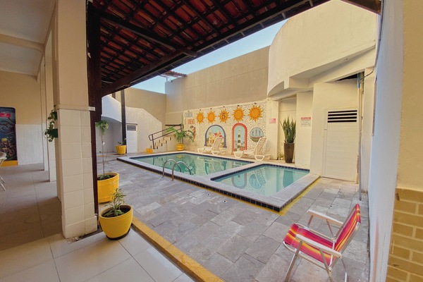 Una piscina cubierta