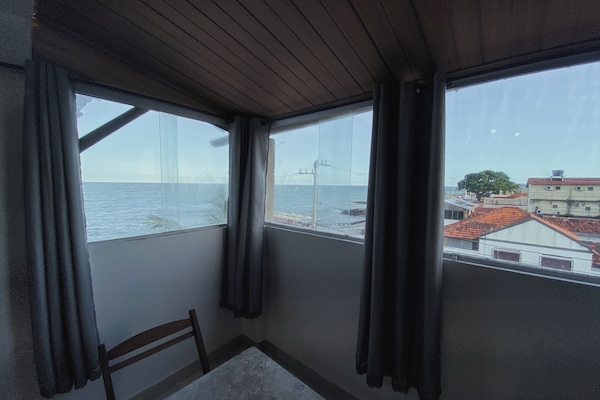 Deluxe kamer, 1 twee- of 2 eenpersoonsbedden | Een minibar, een bureau, verduisterende gordijnen, gratis wifi