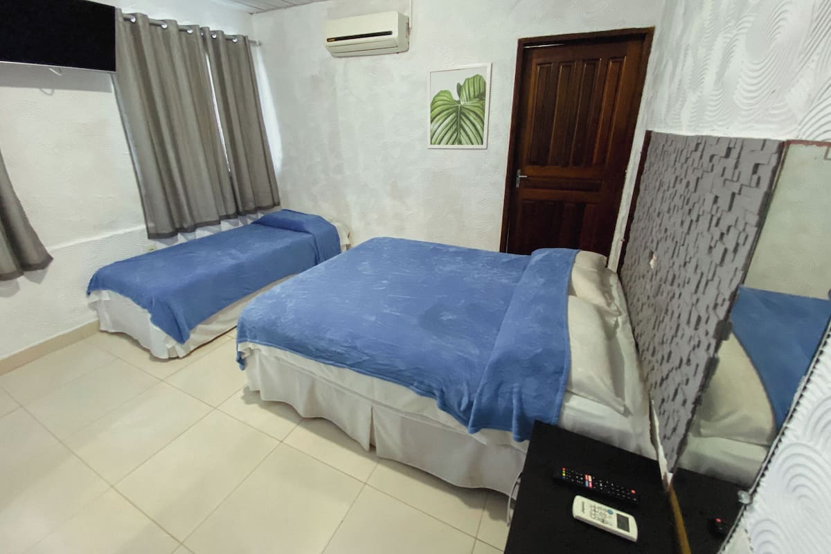 Deluxe Triple Room | Minibar, desk, blackout drapes, free WiFi