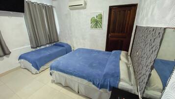 Deluxe Triple Room | Minibar, desk, blackout drapes, free WiFi