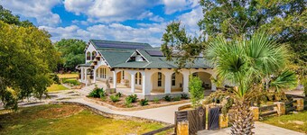 Casa Blanca's Main House, Riverview, 10 Beds, Group-Friendly