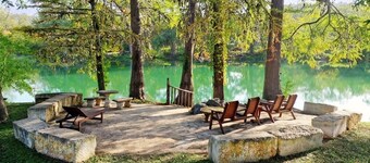 Riverview House, Lower Unit, 2BR/1BA, Sleeps 6, Balcony, Full Kitchen, Grill