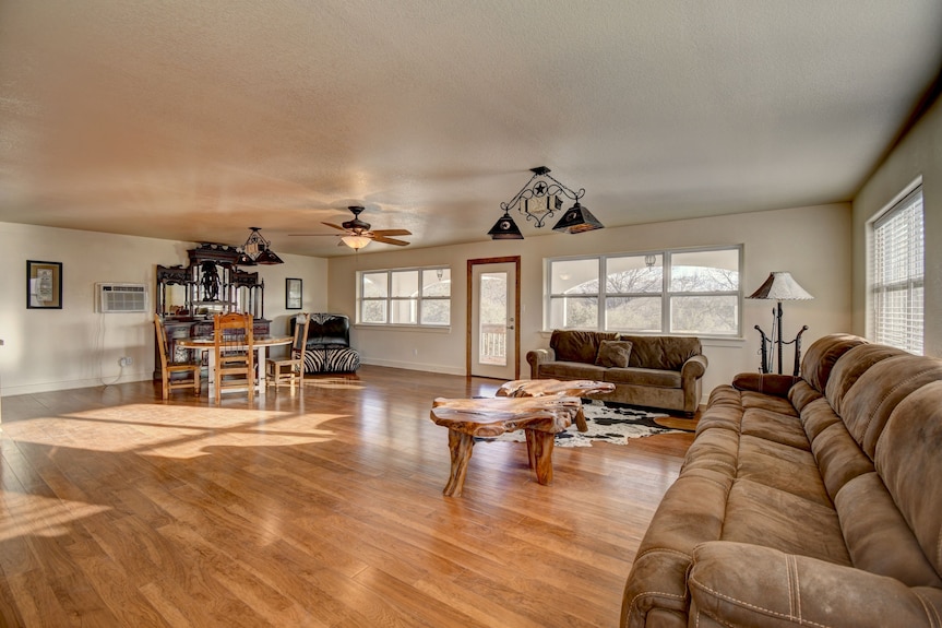 Riverview Upper, 1br/1ba, 2 Balconies, Sleeps 4 - Hunt, TX