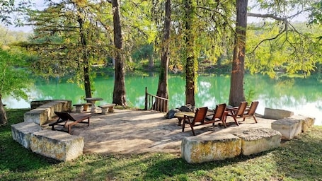 施設の敷地. Casa Blanca's Cabin A, 1BR/1BA, Sleeps 4, Porch, Grill