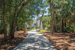 Property grounds - Tabby on the Tee - Four Bedroom House, Sleeps 15 (Fripp Island)