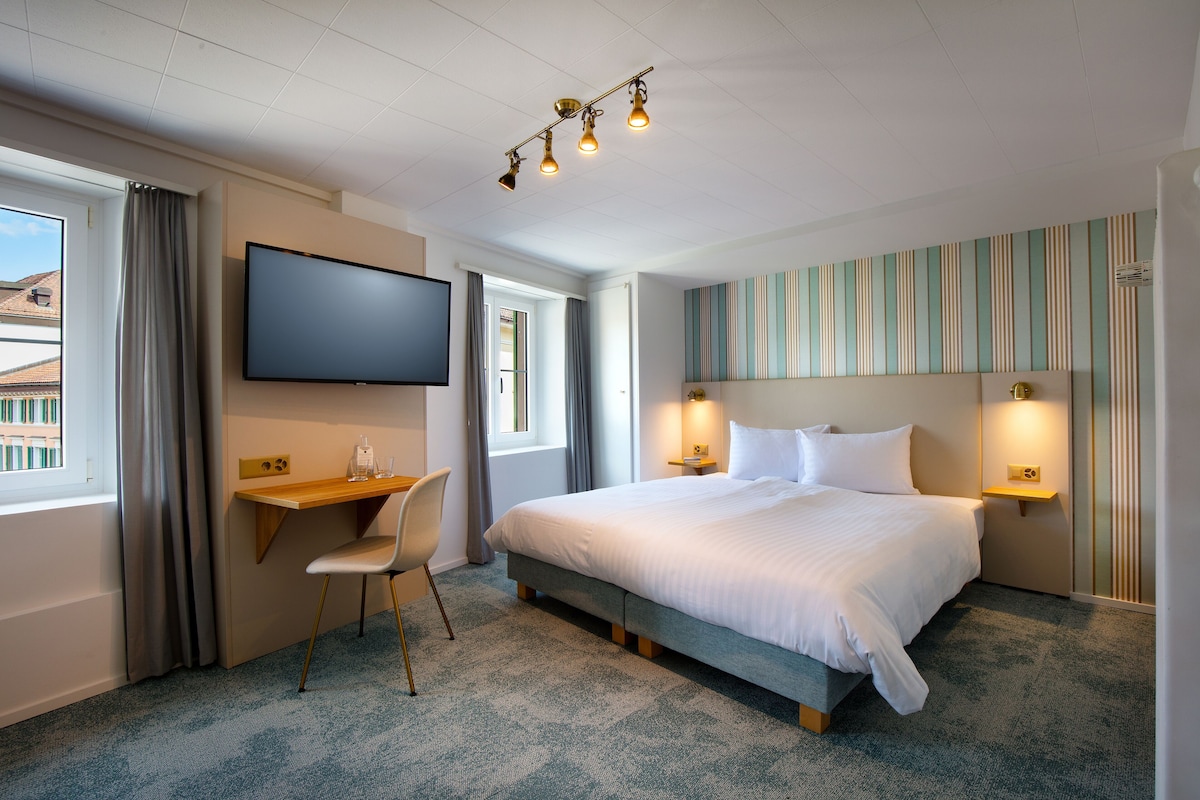 Ropa de cama hipoalergénica, wifi gratis, decoración individual
