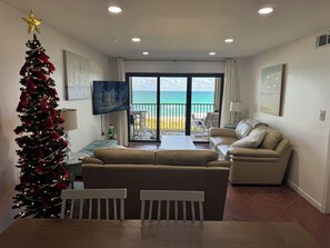 Smart TV, stereo, offices