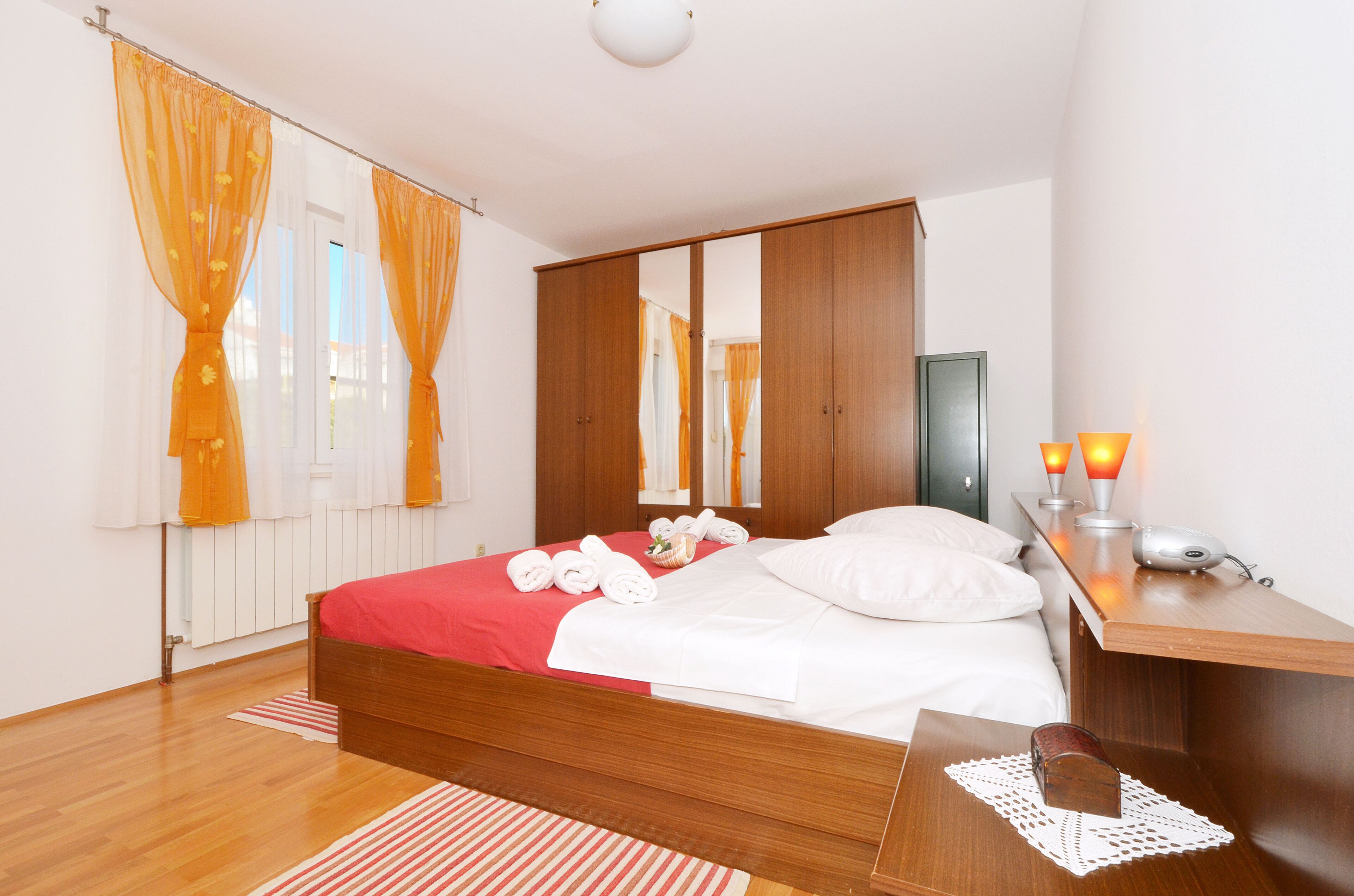 Comfort-huoneisto | 3 makuuhuonetta, työpöytä, kannettavalle tietokoneelle sopiva työtila