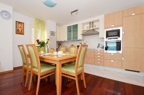 Lägenhet Comfort | Eget kök | Ugn, spishäll, diskmaskin och grytor/köksredskap