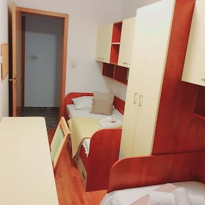 3 bedrooms, desk, laptop workspace, iron/ironing board - Lilly - spacious 3 bedroom apartment (Split)