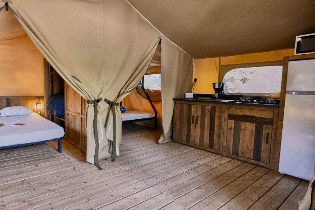 Comfort Tent | Private kitchen | Fridge, microwave, stovetop, high chair