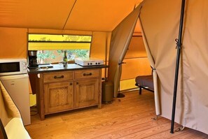 Bangalô standard | Cozinha privada | Geladeira, micro-ondas, cooktop, cadeirão de bebê