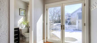 Belltown Retreat - Shopping, Dining, Pet Friendly