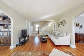 Smart TV, libri, studio