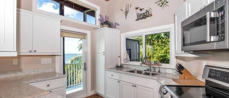 冰箱、微波炉、烤箱、炉灶