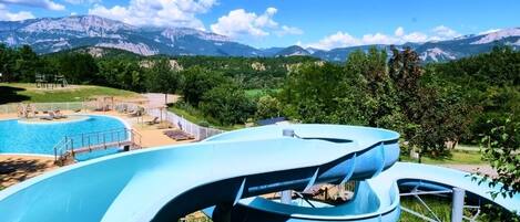 2 outdoor pools, open 10:00 AM to 7:00 PM, sun loungers