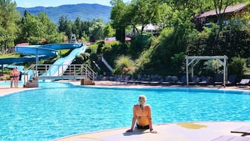 2 outdoor pools, open 10:00 AM to 7:00 PM, sun loungers