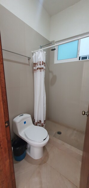 Shower, rainfall showerhead - Carri Surf Studio (Puerto Escondido)