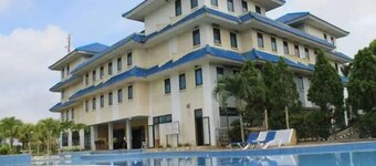 Grand Elty Singgasana