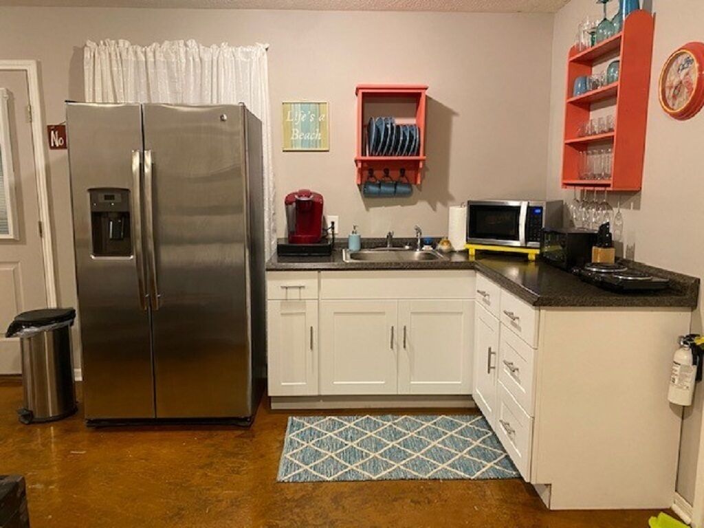 冷蔵庫、電子レンジ、コーヒー / ティーメーカー、トースター