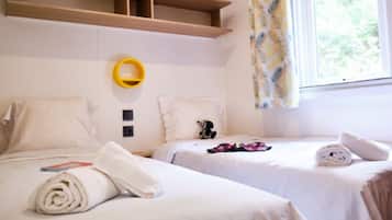 Cribs/infant beds, free WiFi