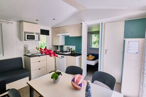 Premium Mobile Home | Private kitchen | Fridge, microwave, stovetop, highchair - Ludo Camping Parc (Lussas)