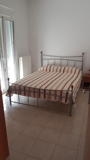 2 chambres, fer et planche à repasser, lit parapluie, Wi-Fi gratuit