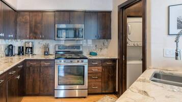 Condo, 3 Bedrooms | Private kitchen
