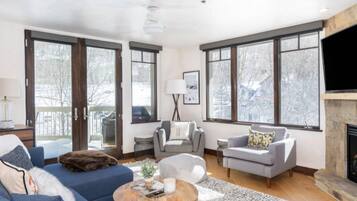 Condo, 3 Bedrooms | Living room