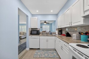 Fridge, microwave, stovetop, dishwasher